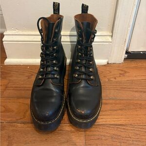 Dr. Martens Leona Boot
